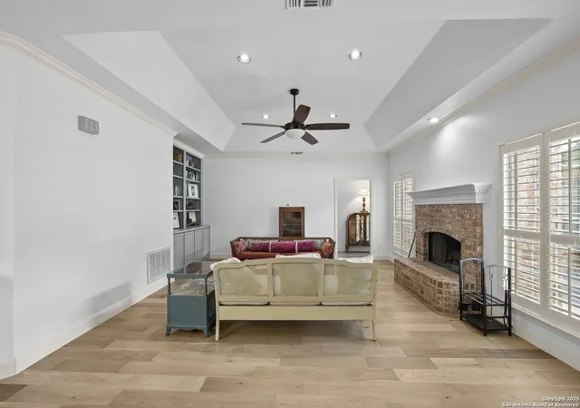 Photo 4 of Sale Pending at 9403 Gardenia Bnd, San Antonio, TX 78266 | MLS# 1866998 | Listing updated on 2025-10-09