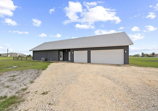 Photo 3 of Single family home for sale at 764 Zuehl Crossing, La Vernia, TX 78121 | MLS# 1867030 | Listing updated on 2025-08-01