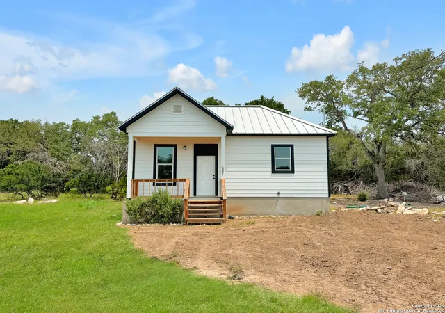 Photo 3 of Sale Pending at 1637 Bob White, Spring Branch, TX 78070 | MLS# 1867049 | Listing updated on 2025-12-01