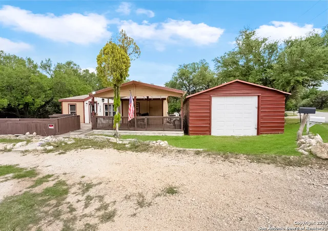 Photo 2 of Single family home for sale at 4590 Sir Arthur Way, Canyon Lake, TX 78133 | MLS# 1867093 | Listing updated on 2025-05-26