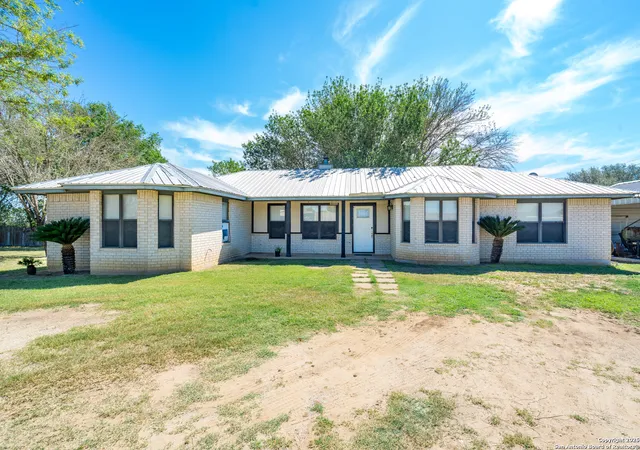 Photo 2 of Single family home for sale at 8013 County Road 128, Floresville, TX 78114 | MLS# 1867162 | Listing updated on 2025-11-19