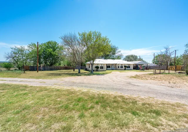 Photo 3 of Single family home for sale at 8013 County Road 128, Floresville, TX 78114 | MLS# 1867162 | Listing updated on 2025-11-19