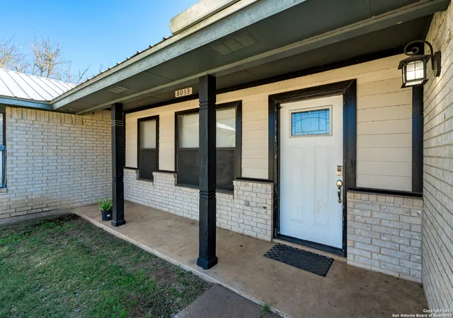 Photo 4 of Single family home for sale at 8013 County Road 128, Floresville, TX 78114 | MLS# 1867162 | Listing updated on 2025-11-19