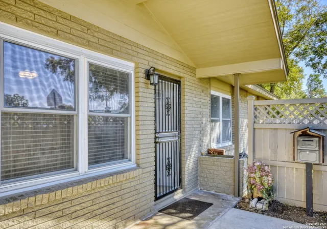 Photo 3 of Sale Pending at 255 Gilbert Ln, San Antonio, TX 78213 | MLS# 1867185 | Listing updated on 2025-08-25