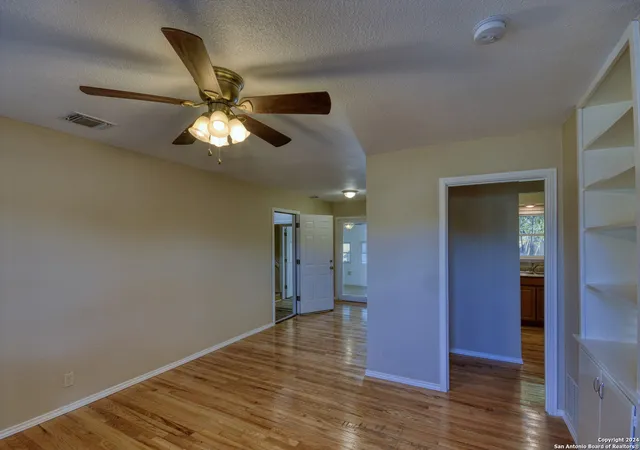 Photo 4 of Sale Pending at 255 Gilbert Ln, San Antonio, TX 78213 | MLS# 1867185 | Listing updated on 2025-08-25