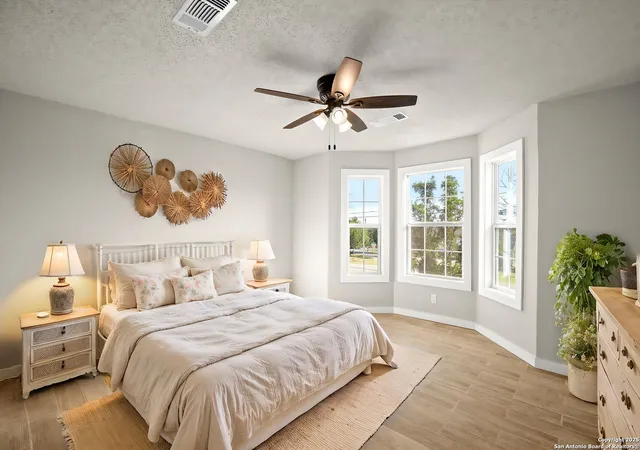 Photo 4 of Single family home for sale at 402 Twin Elm, Canyon Lake, TX 78133 | MLS# 1867247 | Listing updated on 2025-10-30