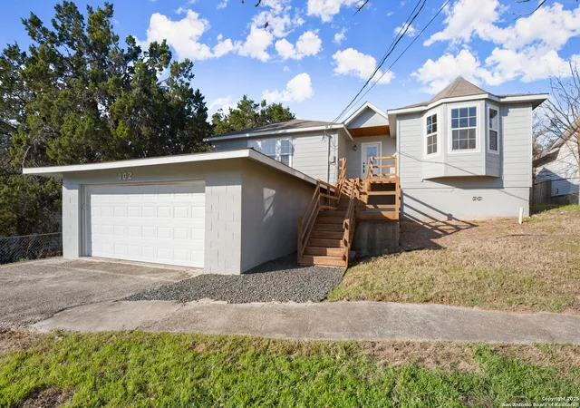 Photo 1 of Single family home for sale at 402 Twin Elm, Canyon Lake, TX 78133 | MLS# 1867247 | Listing updated on 2025-10-30