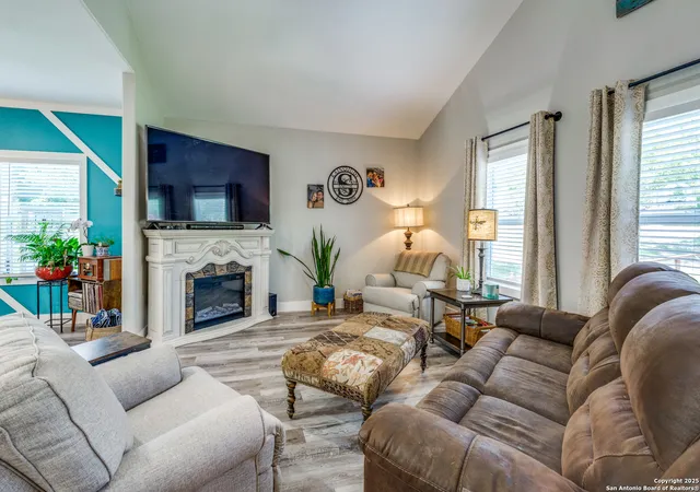 Photo 2 of Single family home for sale at 1589 Hillcrest Forest, Canyon Lake, TX 78133 | MLS# 1867335 | Listing updated on 2025-09-13