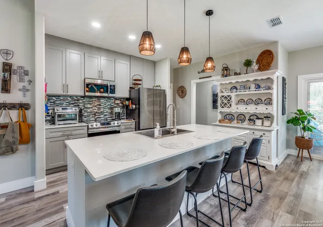 Photo 4 of Single family home for sale at 1589 Hillcrest Forest, Canyon Lake, TX 78133 | MLS# 1867335 | Listing updated on 2025-09-13