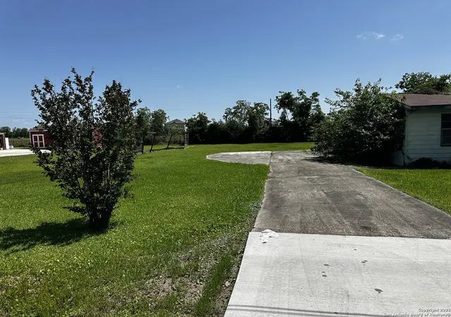 Photo 3 of Sale Pending at 354 Cottontail Dr, Crosby, TX 77532 | MLS# 1867509 | Listing updated on 2025-07-09
