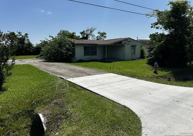 Photo 3 of Sale Pending at 354 Cottontail Dr, Crosby, TX 77532 | MLS# 1867509 | Listing updated on 2025-07-09