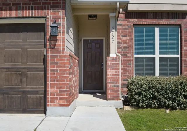 Photo 3 of Sale Pending at 5727 Ivans Farm, San Antonio, TX 78244 | MLS# 1867591 | Listing updated on 2026-01-27