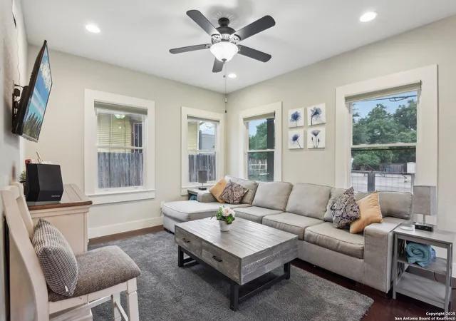 Photo 3 of Single family home for sale at 621 Center St, San Antonio, TX 78202 | MLS# 1867594 | Listing updated on 2025-12-01