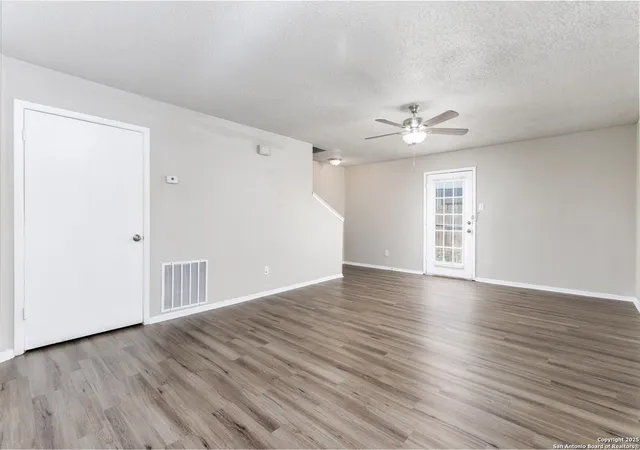 Photo 4 of House for sale at 542 Dukeway, Universal City, TX 78148 | MLS# 1867606 | Listing updated on 2025-10-13
