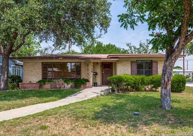 Photo 4 of Single family home for sale at 119 Janis Rae, San Antonio, TX 78201 | MLS# 1867632 | Listing updated on 2025-09-07