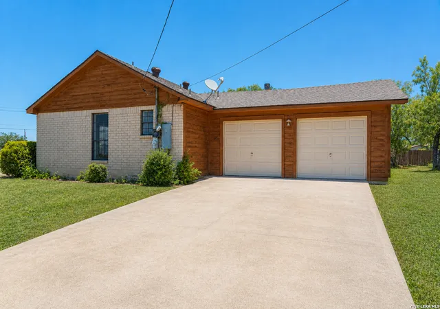 Homes for sale in Devine, TX | 475 Fm 2200, Devine, TX 78016 | MLS# 1867729