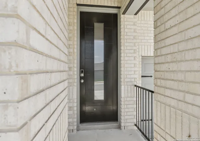 Photo 4 of Sale Pending at 138 Barton Point, San Marcos, TX 78666 | MLS# 1868065 | Listing updated on 2025-10-14