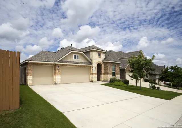 Photo 2 of Sale Pending at 25629 Vista Bella, San Antonio, TX 78260 | MLS# 1868114 | Listing updated on 2025-11-13
