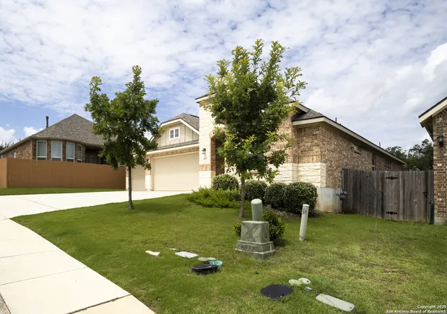 Photo 3 of Sale Pending at 25629 Vista Bella, San Antonio, TX 78260 | MLS# 1868114 | Listing updated on 2025-11-13