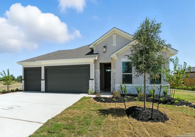 Photo 3 of Sale Pending at 146 Mountain Oak, Castroville, TX 78009 | MLS# 1868195 | Listing updated on 2025-12-22