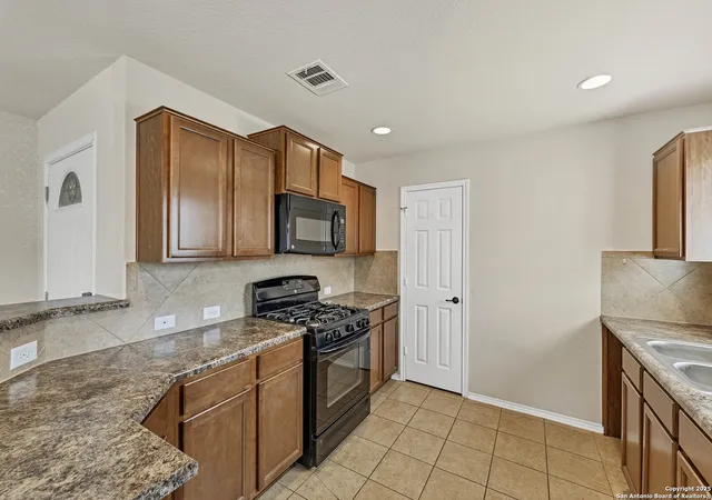 Photo 4 of Sale Pending at 11219 Five Iron, San Antonio, TX 78221 | MLS# 1868350 | Listing updated on 2025-12-10