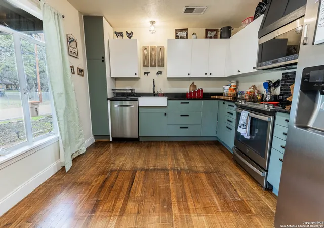 Photo 2 of Single family home for sale at 507 Twin Elm, Canyon Lake, TX 78133 | MLS# 1868352 | Listing updated on 2026-02-21