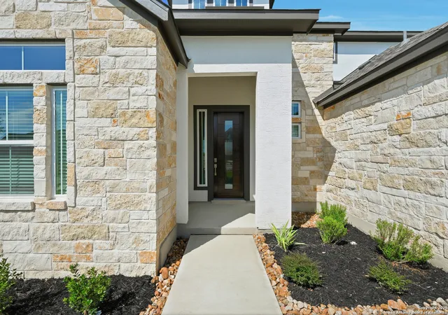 Photo 3 of Sale Pending at 414 Vamanos, Boerne, TX 78006 | MLS# 1868375 | Listing updated on 2025-11-03
