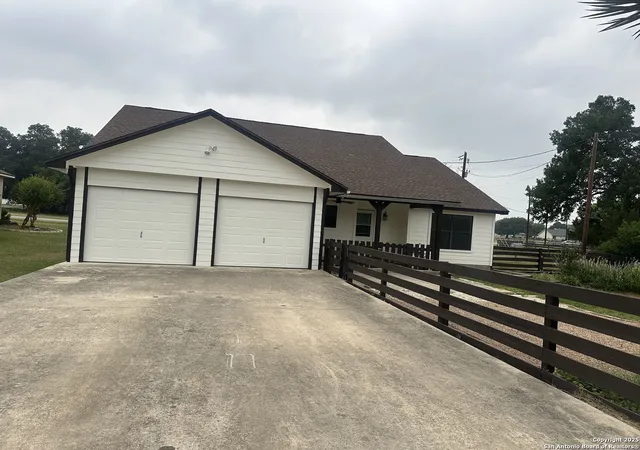 Photo 3 of Sale Pending at 185 Quail Valley Dr, Bandera, TX 78003 | MLS# 1868628 | Listing updated on 2026-03-24