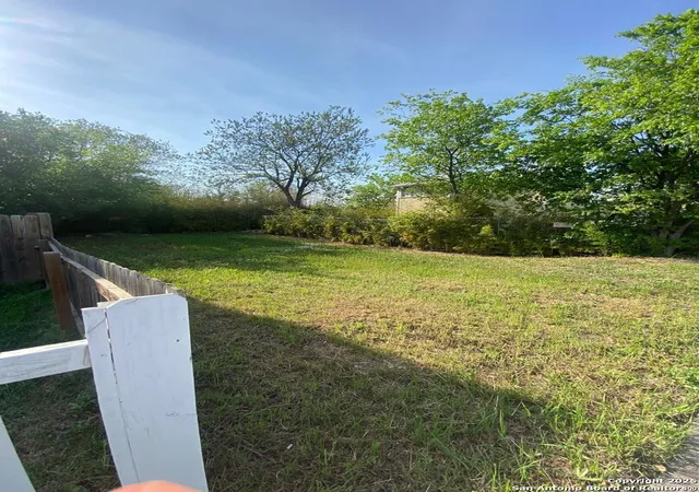 Photo 3 of Land for sale at 423 N Hackberry St, San Antonio, TX 78202 | MLS# 1868701 | Listing updated on 2026-08-21