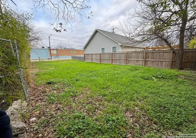 Photo 3 of Land for sale at 423 N Hackberry St, San Antonio, TX 78202 | MLS# 1868701 | Listing updated on 2026-08-21