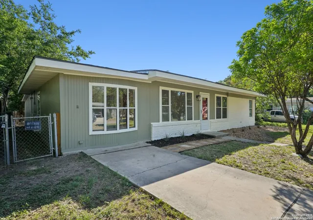 Photo 3 of Single family home for sale at 407 Haverford Dr, San Antonio, TX 78217 | MLS# 1868818 | Listing updated on 2026-06-10
