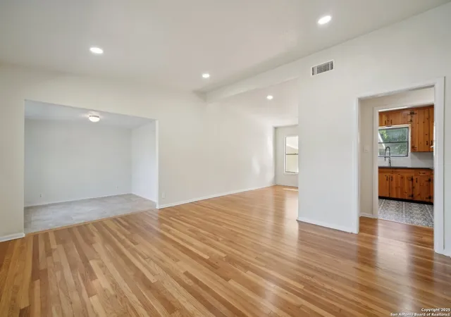 Photo 3 of Single family home for sale at 407 Haverford Dr, San Antonio, TX 78217 | MLS# 1868818 | Listing updated on 2026-06-10