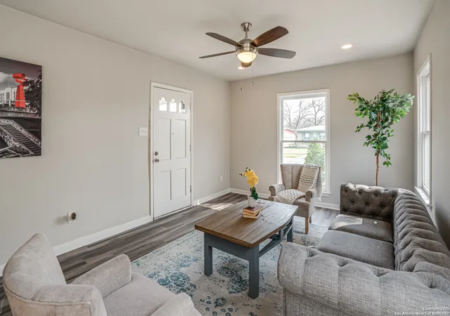 Photo 4 of Single family home for sale at 2411 W Huisache Avenue, San Antonio, TX 78228 | MLS# 1868877 | Listing updated on 2025-11-18