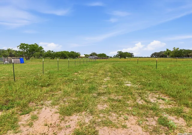 3rd image of Tbd Cr 777, Devine, TX 78016 | MLS# 1868995