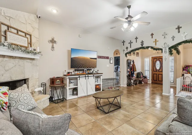 Photo 4 of Single family home for sale at 1842 Wayward, Pleasanton, TX 78064 | MLS# 1869018 | Listing updated on 2025-08-21