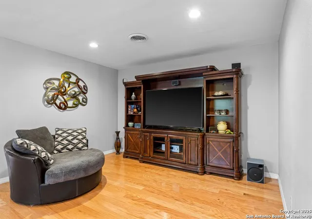 Photo 4 of Single family home for sale at 711 Cardinal Dr, Kerrville, TX 78028 | MLS# 1869039 | Listing updated on 2026-01-03