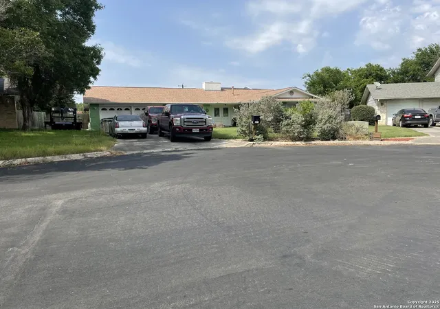 Photo 2 of Single family home for sale at 6823 S Whitland, San Antonio, TX 78239 | MLS# 1869081 | Listing updated on 2025-08-01