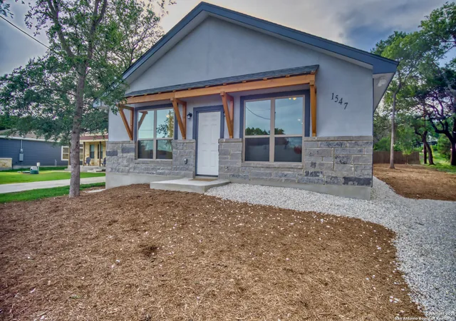 Photo 2 of Sale Pending at 1547 Bonnyview Dr, Canyon Lake, TX 78133 | MLS# 1869443 | Listing updated on 2026-08-15
