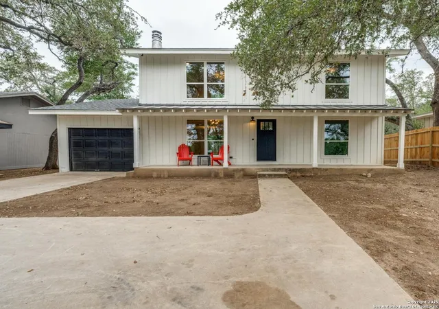 Photo 2 of Single family home for sale at 1071 Diamondhead Dr, Canyon Lake, TX 78133 | MLS# 1869493 | Listing updated on 2026-03-13