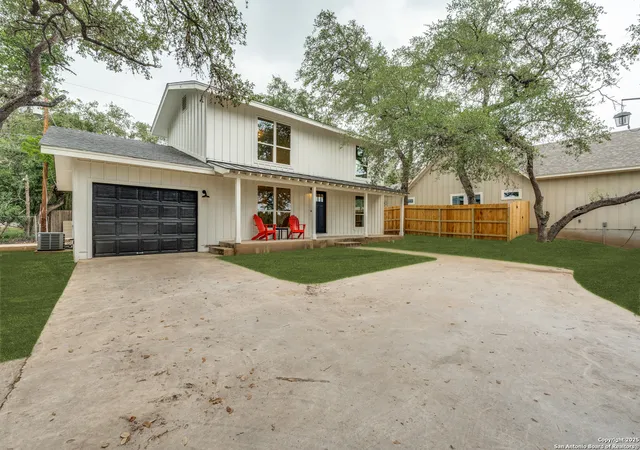 Photo 3 of Single family home for sale at 1071 Diamondhead Dr, Canyon Lake, TX 78133 | MLS# 1869493 | Listing updated on 2026-03-13