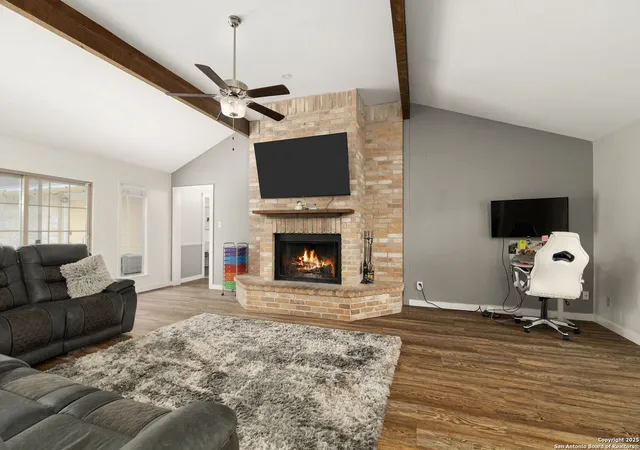 Photo 4 of Single family home for sale at 402 Teakwood, Victoria, TX 77901 | MLS# 1869554 | Listing updated on 2025-06-03