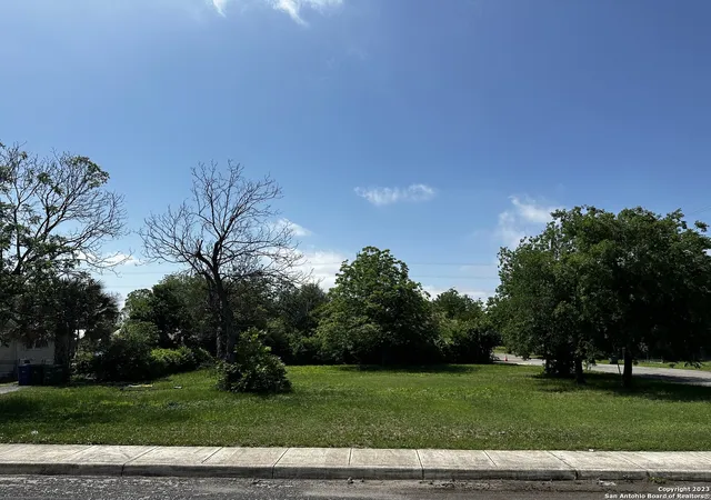 Photo 1 of Sale Pending at 202 Essex St, San Antonio, TX 78210 | MLS# 1869569 | Listing updated on 2025-08-29