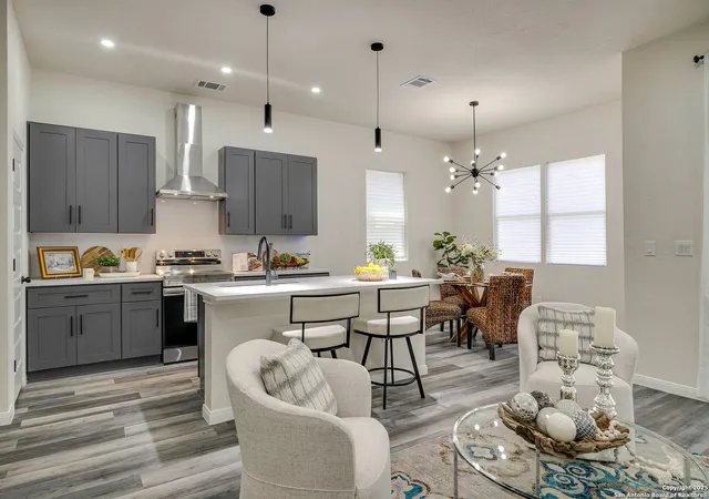 Photo 3 of Sale Pending at 1611 S Gevers #102, San Antonio, TX 78210 | MLS# 1869581 | Listing updated on 2025-10-14