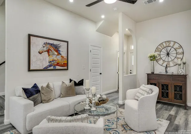 Photo 4 of Sale Pending at 1611 S Gevers #102, San Antonio, TX 78210 | MLS# 1869581 | Listing updated on 2025-10-14