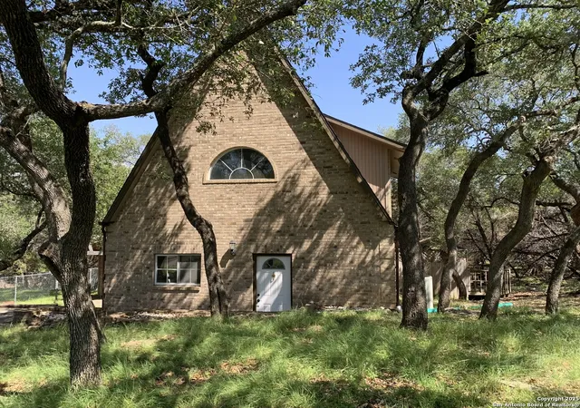 2nd image of 1076 Eastview, Canyon Lake, TX 78133 | MLS# 1869607