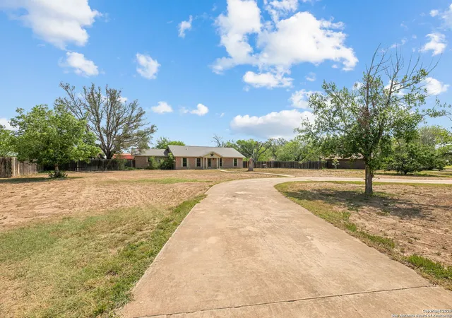 Photo 4 of Sale Pending at 1312 Acorn, Hondo, TX 78861 | MLS# 1869628 | Listing updated on 2026-01-07