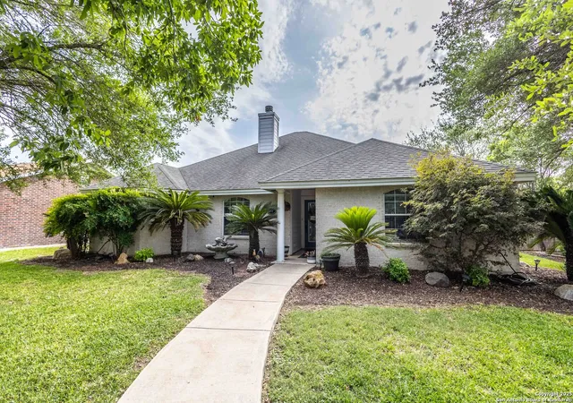 Photo 1 of Single family home for sale at 633 Sunrise Ave, Uvalde, TX 78801 | MLS# 1869671 | Listing updated on 2025-12-16