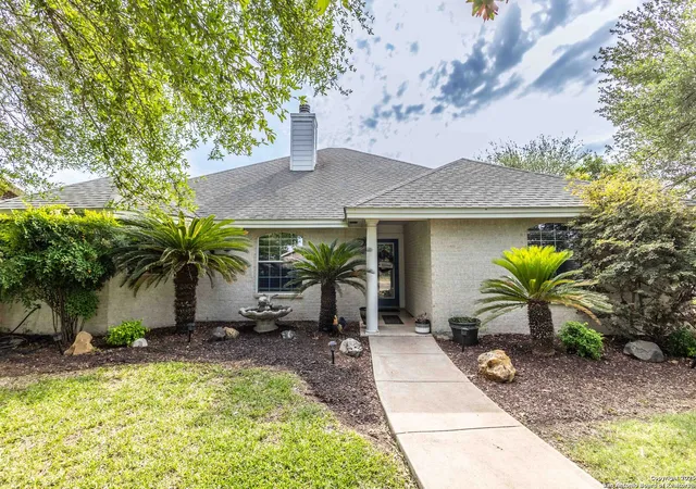 Photo 2 of Single family home for sale at 633 Sunrise Ave, Uvalde, TX 78801 | MLS# 1869671 | Listing updated on 2025-12-16