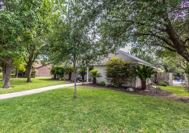 Photo 3 of Single family home for sale at 633 Sunrise Ave, Uvalde, TX 78801 | MLS# 1869671 | Listing updated on 2025-12-16