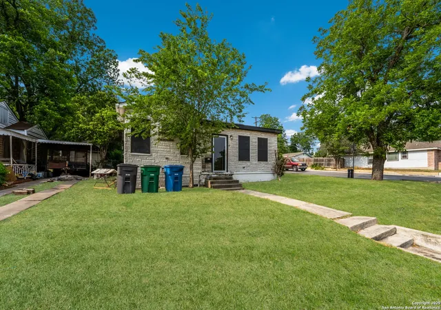 Photo 2 of Single family home for sale at 1019 Chicago Blvd, San Antonio, TX 78210 | MLS# 1869724 | Listing updated on 2025-10-19
